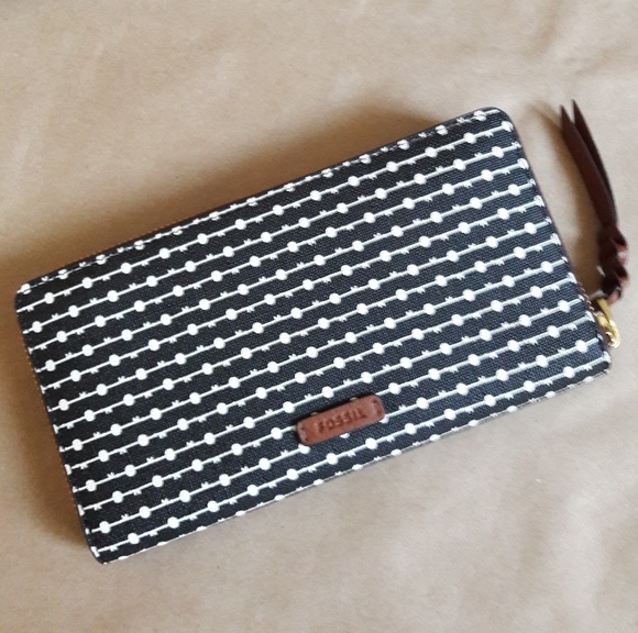 NWT FOSSIL RFID PROTECTED WALLET CASE ORGANIZER - Picture 3 of 7